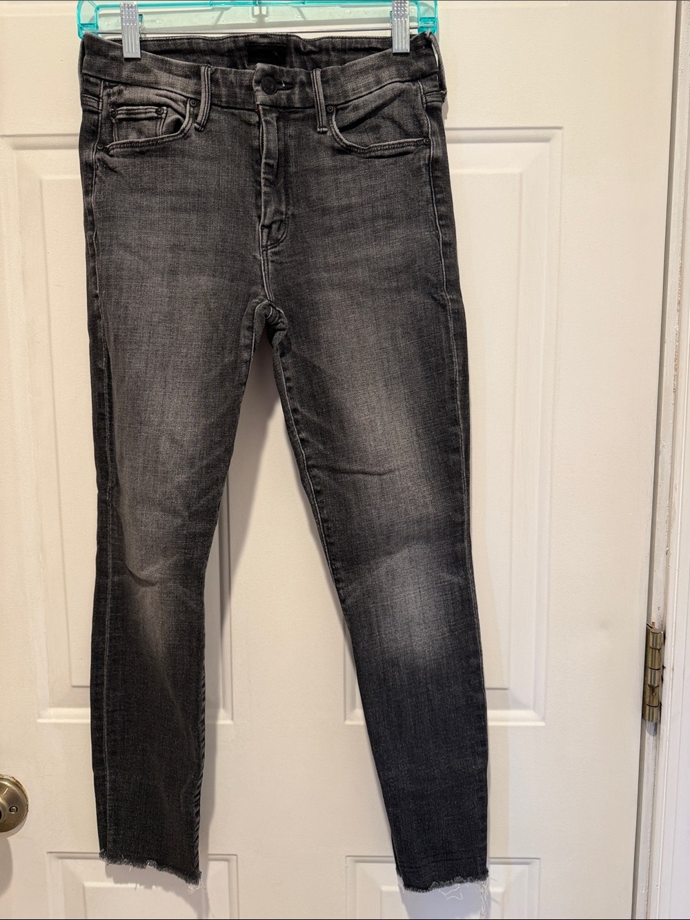 MOTHER The Looker Ankle Fray Cropped Jeans